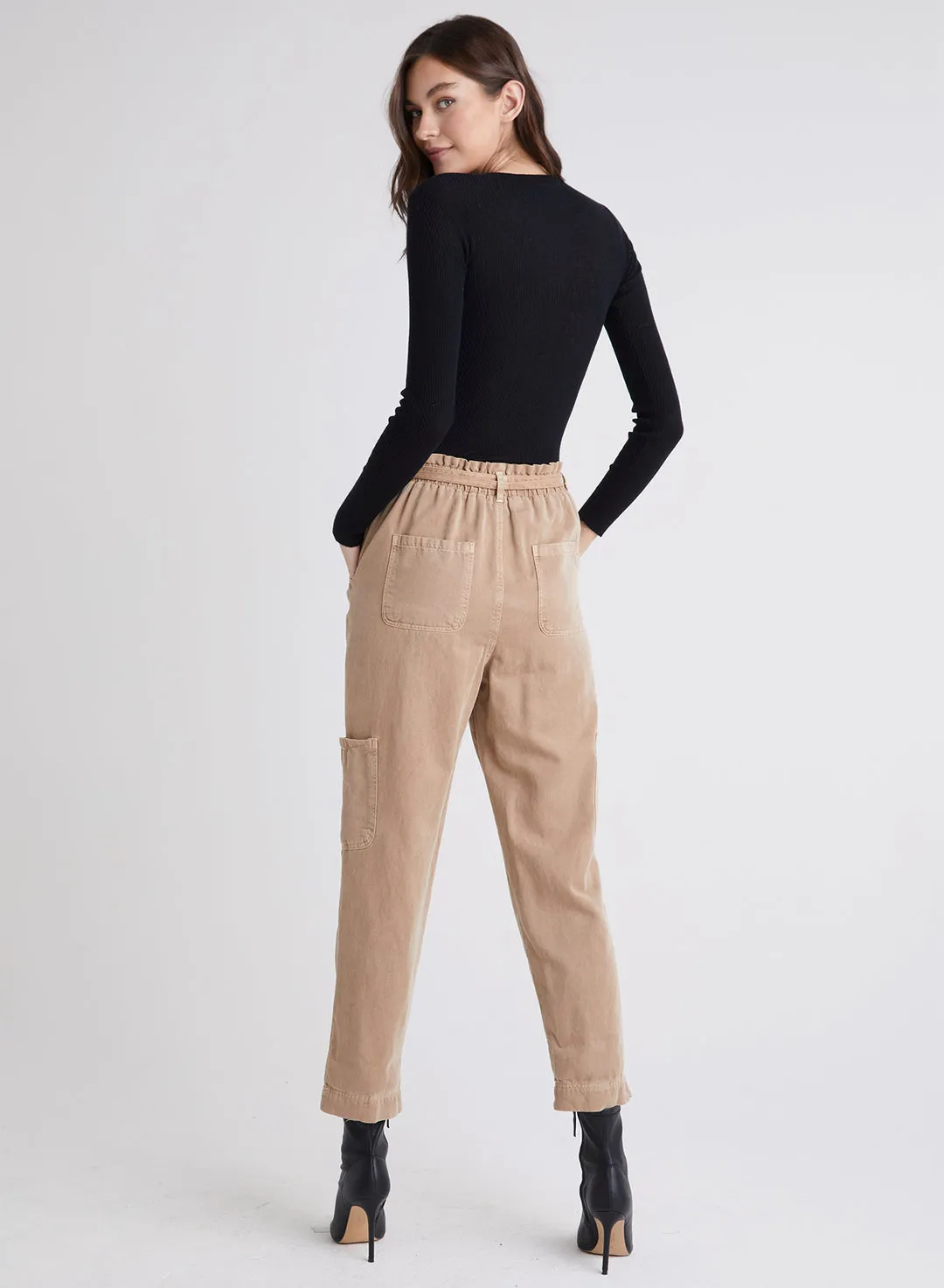 bella dahl bianca high waisted patch pocket trouser in soft gold